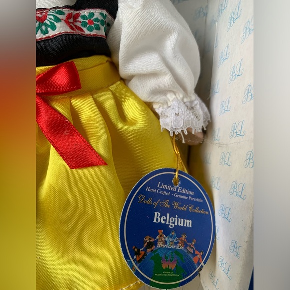 Dolls of The World Collection Petite Porcelains by Barbara Lee (Belgium) - Picture 2 of 4